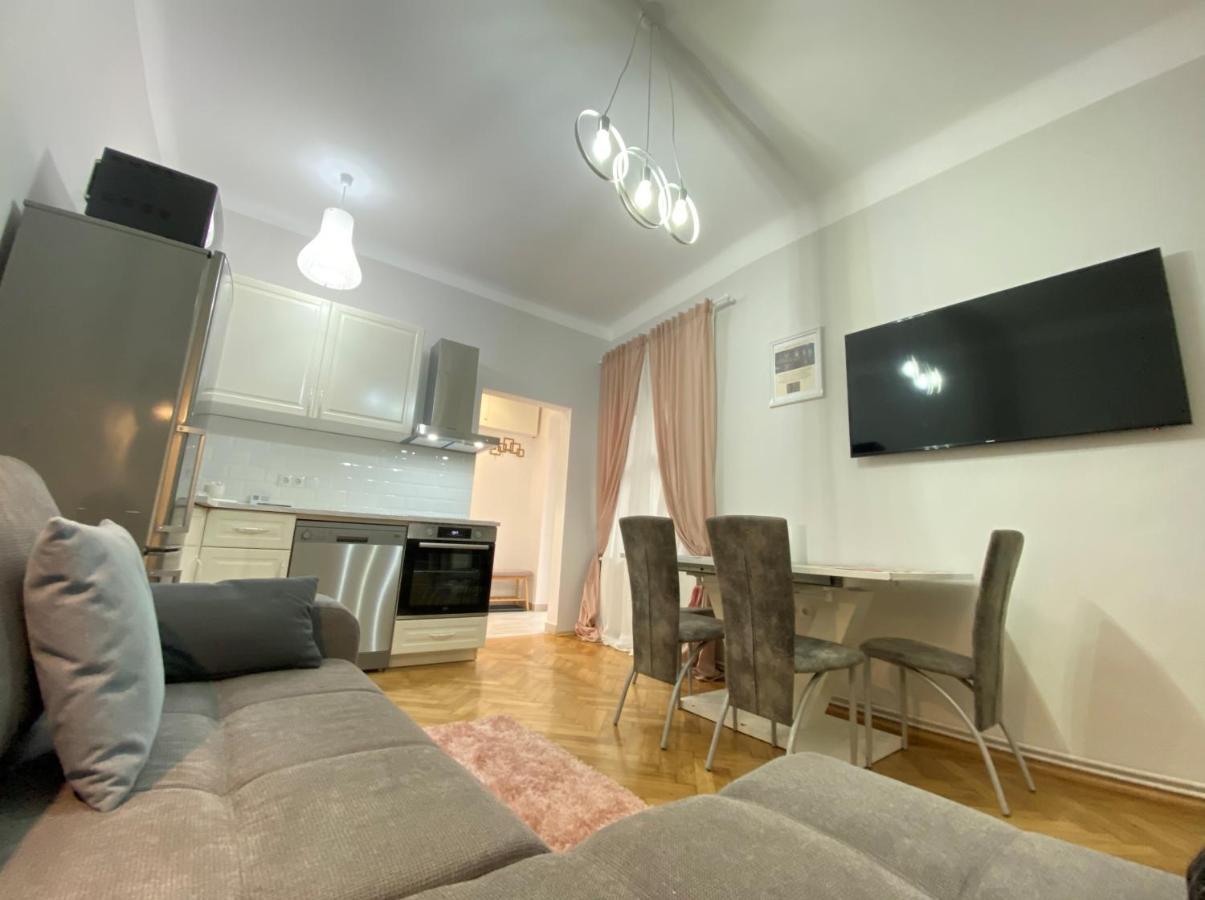 Boem 2 Sibiu Old Town Apartment ภายนอก รูปภาพ